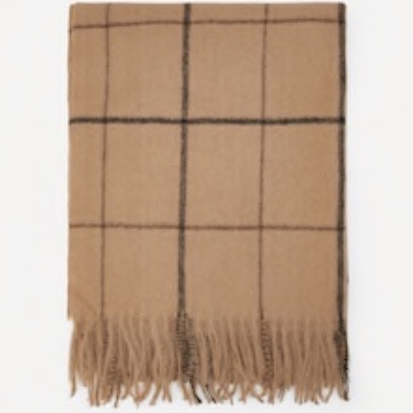 NEW!! Fringe Hem Grid Scarf - Picture 4 of 7